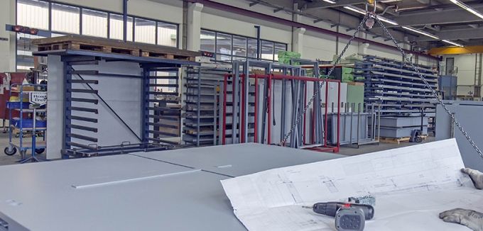 Dørproduksjon hos Buchele. Alle produkter blir designet og produsert etter krav for hvert enkelt prosjekt.